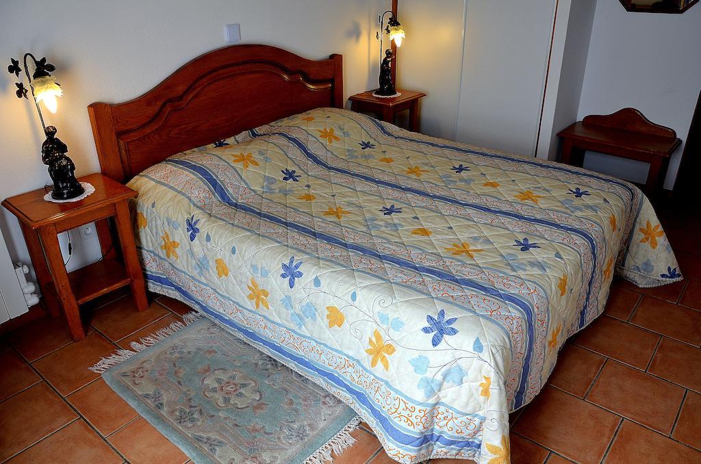 Auberge Bourbonnaise Lurcy-Levis Room photo