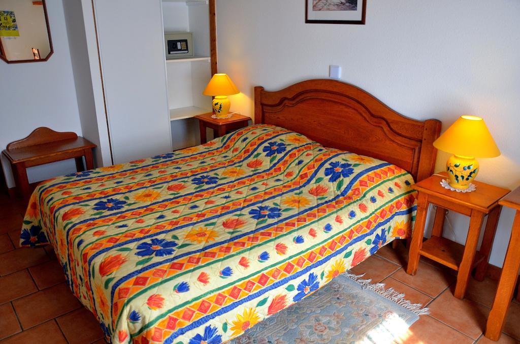 Auberge Bourbonnaise Lurcy-Levis Room photo